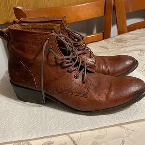 Frye Carson brown lace up boots size 9.5